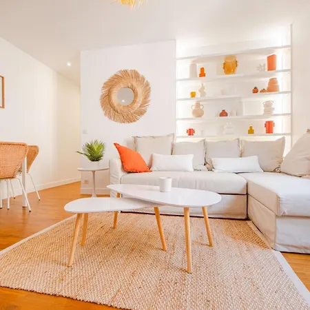 Stunning Flat In Apartment *
