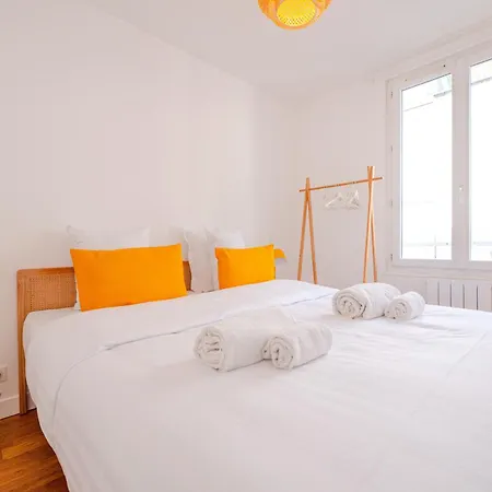 Stunning Flat In דירה *