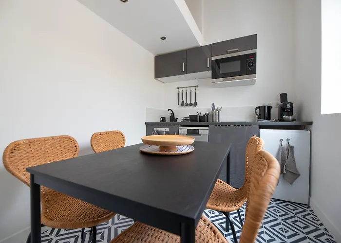 Stunning Flat In Apartment Paris