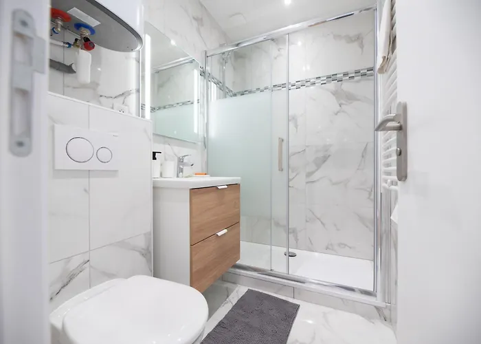 Stunning Flat In Apartment