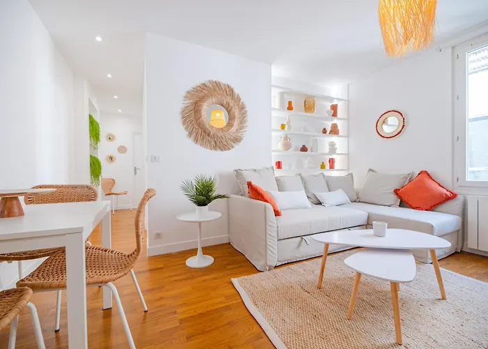 Stunning Flat In Apartment *
