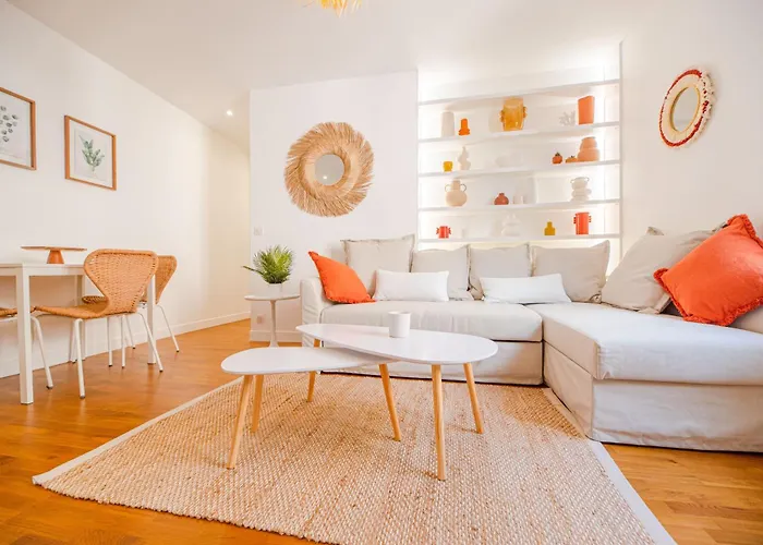 Stunning Flat In Apartment *